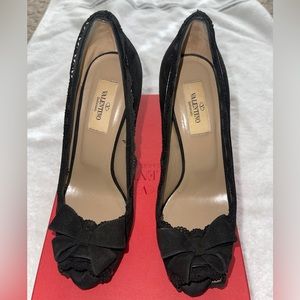 VALENTINO Lace Peep-Toe suede  Pumps with bows size 6.5 with dust bag and box